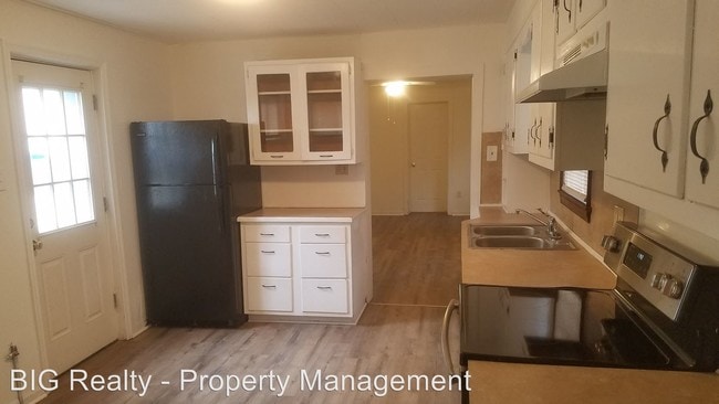 Building Photo - 107 King St