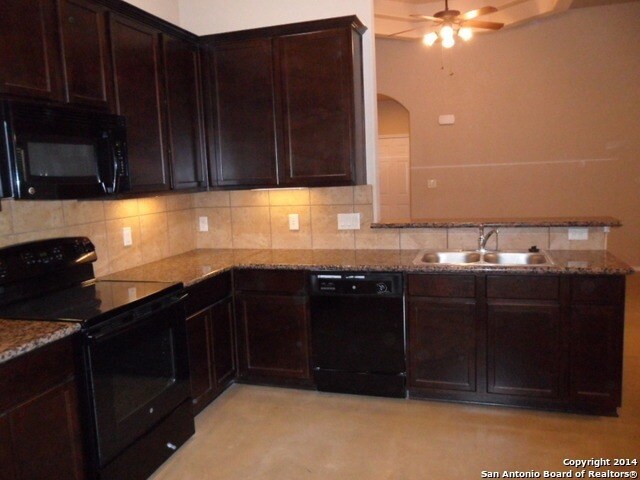 Building Photo - 210 Stone Gate Dr