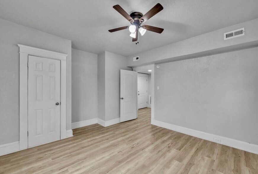 Building Photo - 1801 Saint Denis Ave