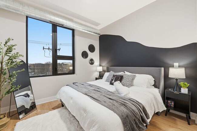 Building Photo - 6044 N Winthrop Ave