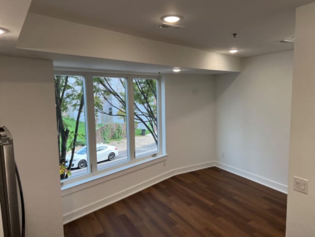 Building Photo - 2556 Frankford Ave