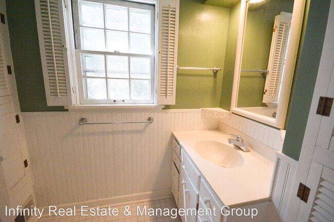 Building Photo - 4 br, 2 bath House - 1531 6th St SW