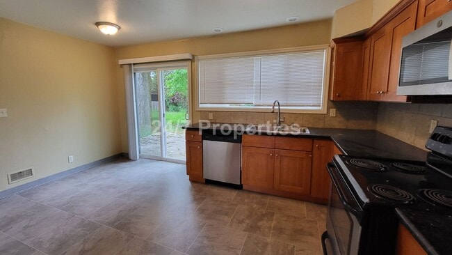 Building Photo - Charming 3BD | 2BA Cottage + Bonus Room - ...