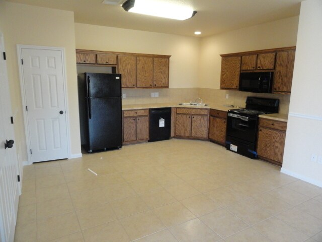 Building Photo - 1700Tru