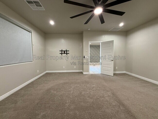 Building Photo - 5352 W Farmhand Dr