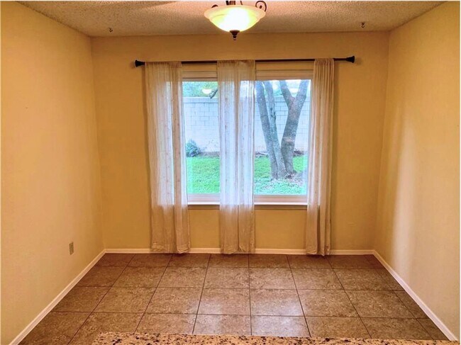 Building Photo - 11502 Tanglebriar Trail