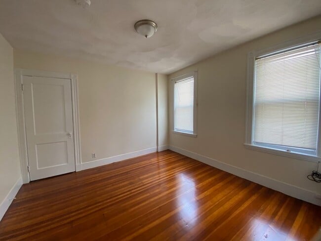 Building Photo - 18 Belknap St