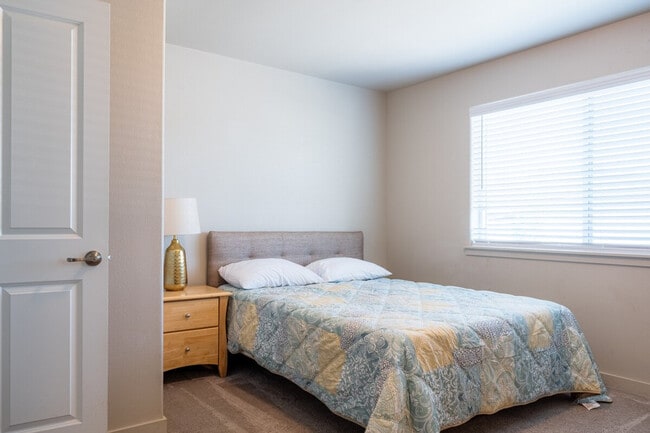 Building Photo - 5706 W 1st Pl