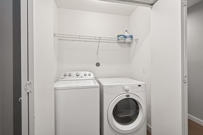 Building Photo - 6911 Yellowstone Way Dr