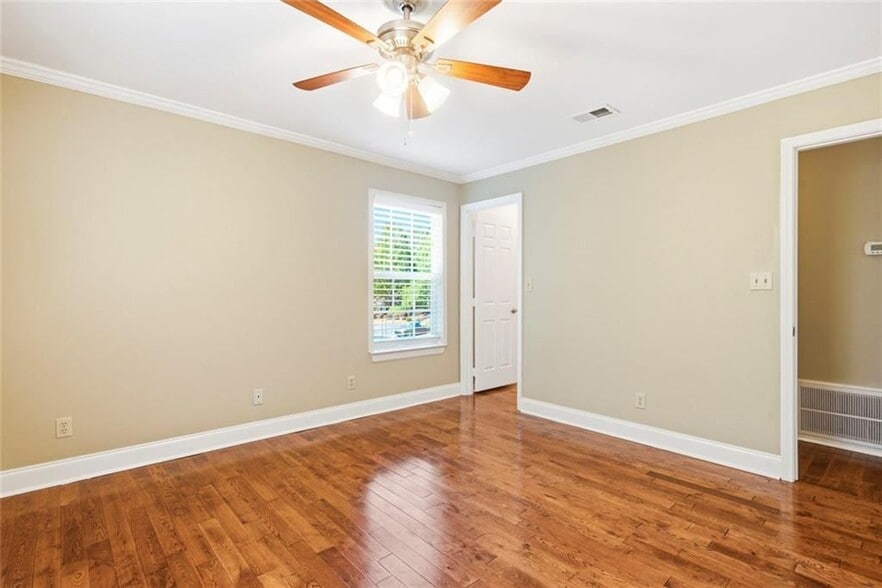 Building Photo - 728 Ridgefield Dr
