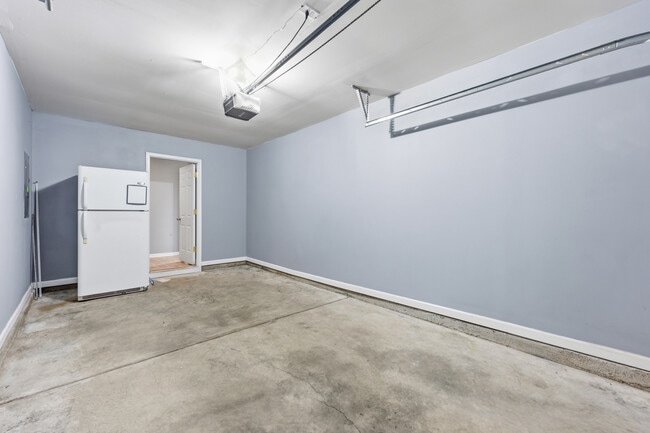 Building Photo - 3911 Hathaway Hills Dr