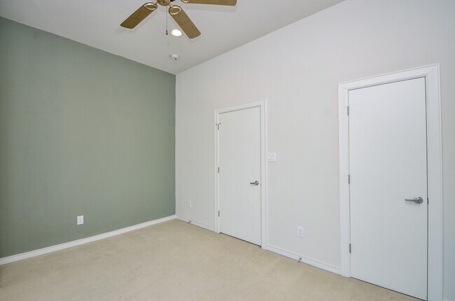 Building Photo - 1310 Delano St