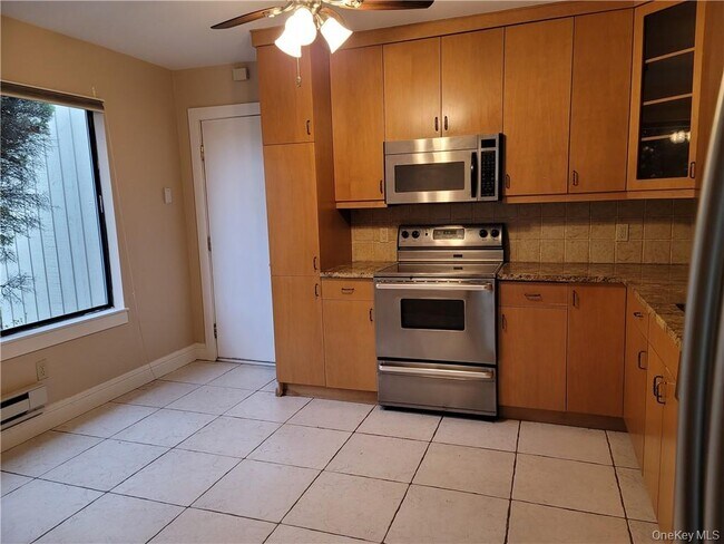 Building Photo - 555 Heritage Hills