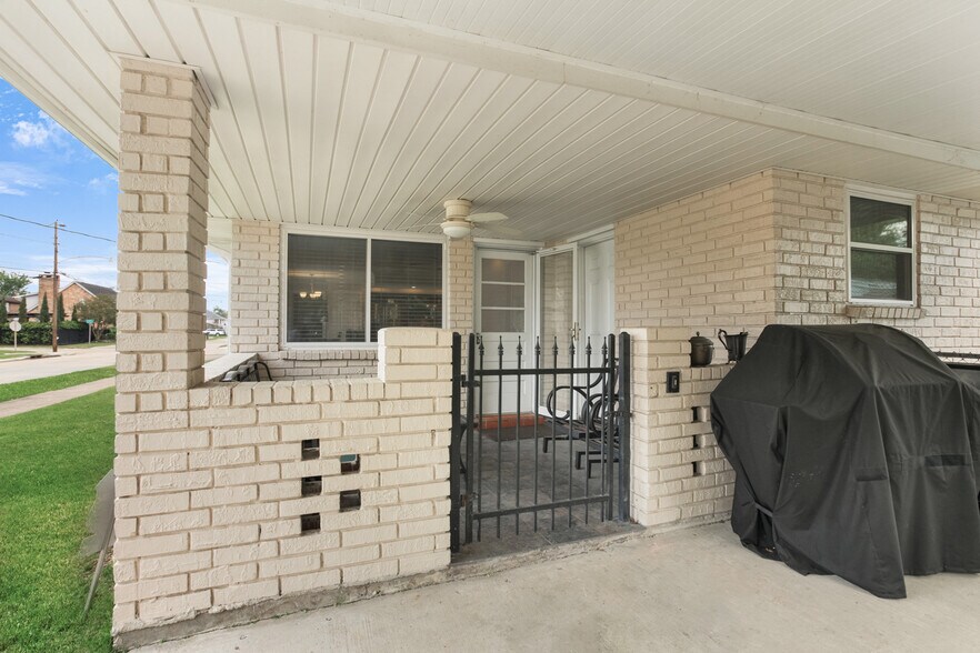 Patio great for morning coffee or relaxing in the evening - 5012 Antonini Dr