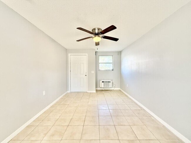 Building Photo - 3407 Palm Dr