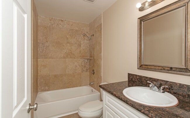 Building Photo - Wonderful 4 bedroom home in San Marcos!