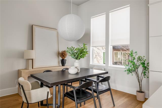 Building Photo - 381 E Greenbriar Ln