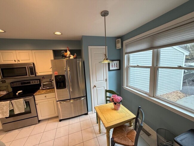 Building Photo - 184 Bishops Forest Dr