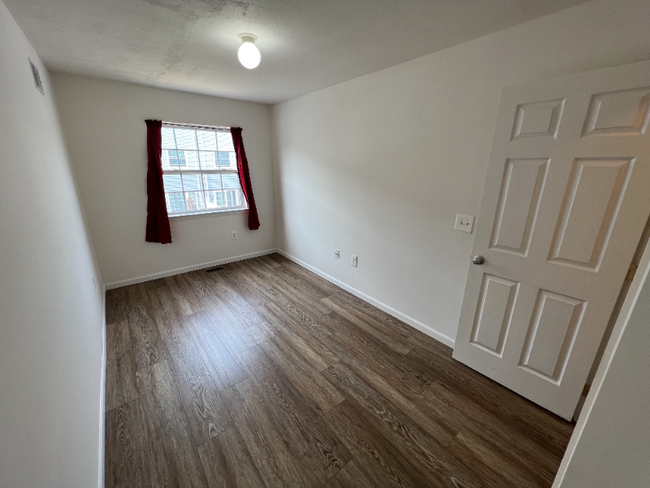 Building Photo - 143 Admiral Ln