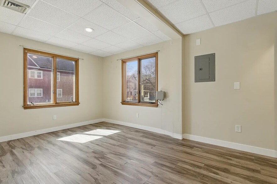 Building Photo - 66 Cazenovia St