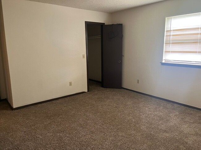 Building Photo - 6810 Lancer Ln