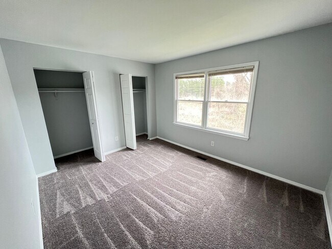 Building Photo - 3 Bedroom Townhouse Near Downtown Durham