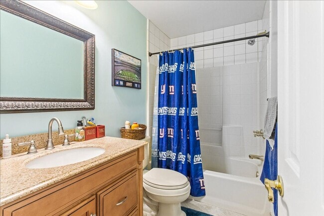 Building Photo - ATTRACTIVE AND BRIGHT LUXURY TOWNHOME IN W...