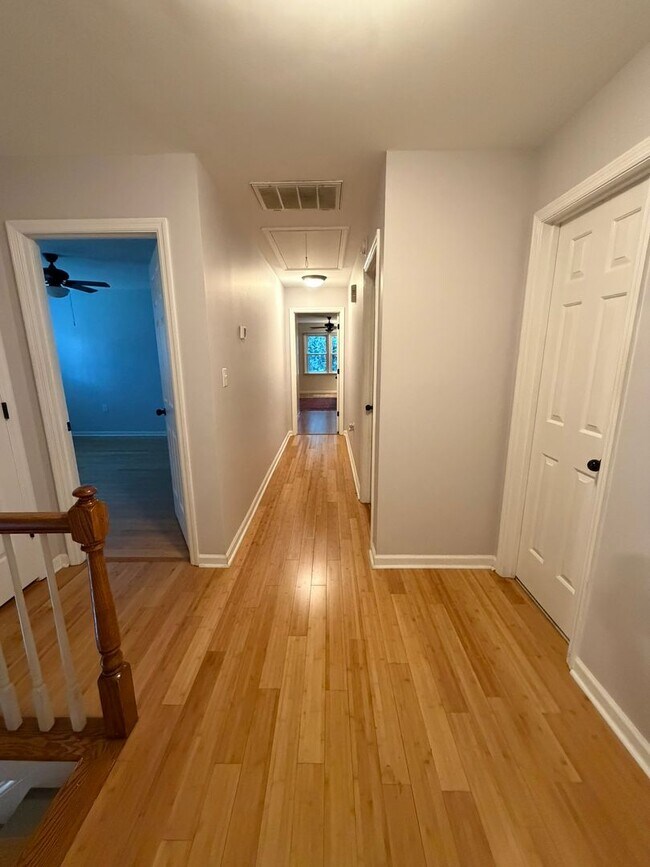 Building Photo - Beautiful East Side Home