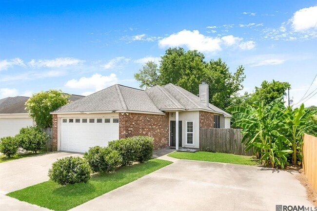 Primary Photo - Charming 3-Bedroom, 2-Bath Home on Quiet D...