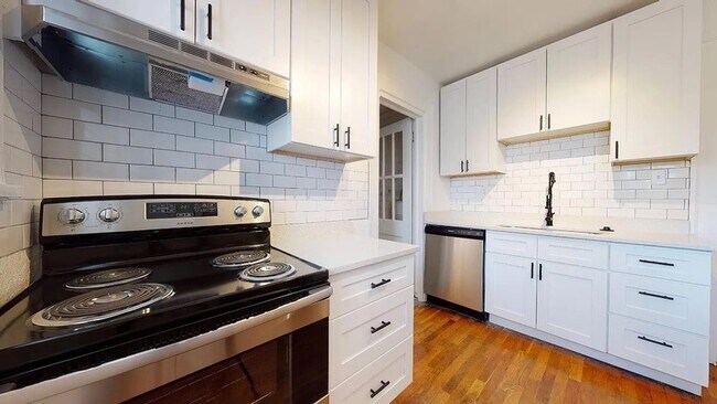 Building Photo - 305 E Ponce de Leon Ave