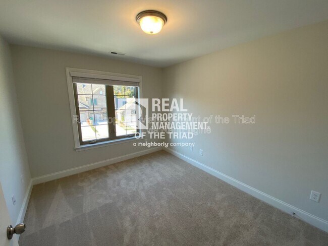 Building Photo - 4332 Holstein Dr