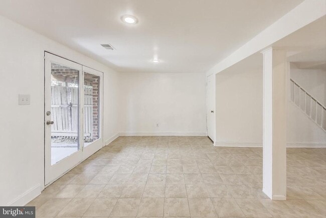 Building Photo - 16 Orchard Dr