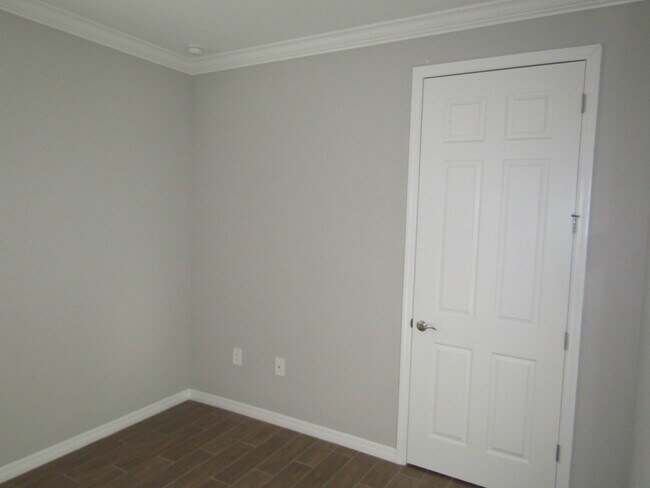 Building Photo - 148 Soliera St