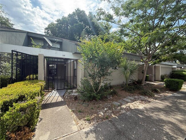 Building Photo - 7200 SW 8th Ave