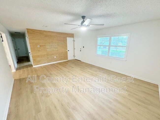 Building Photo - 504 Kelly St