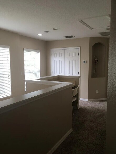 Building Photo - 10316 Fallsgrove St