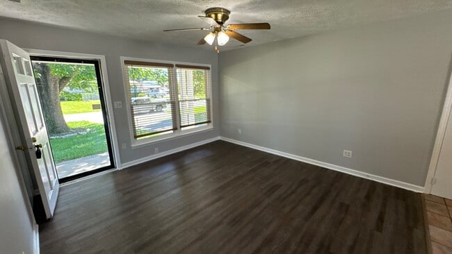 Building Photo - 5321 Juanita Ln