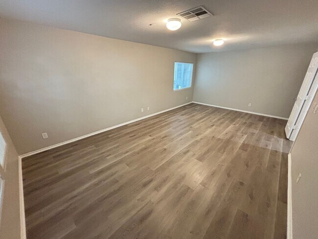 Building Photo - Spacious Tri-Level 4-Bedroom Home with Bal...