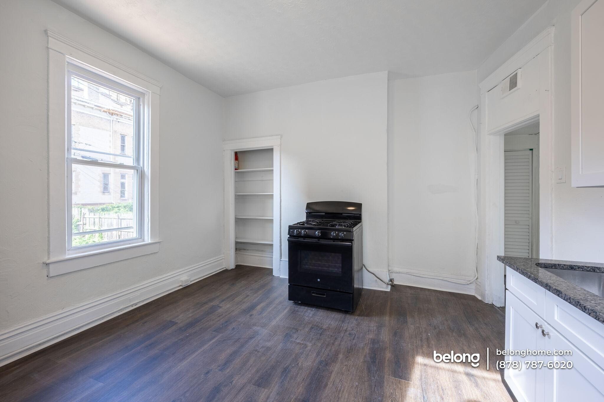 Building Photo - 508 E 9th Ave