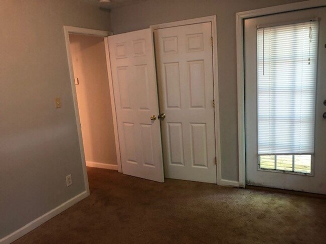 Building Photo - Normaltown Area Home! Available August 2026