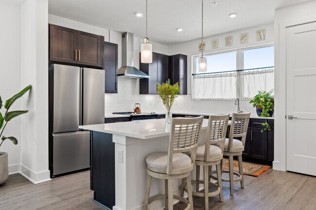 Building Photo - 320 15th St N