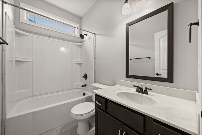 Building Photo - Pet Friendly Four Bedroom with Bonus!