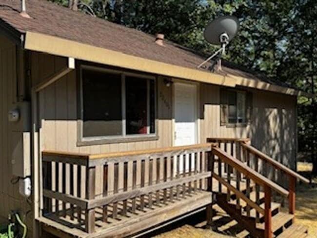 Building Photo - Upper Crystal Falls 2 Bedroom Home