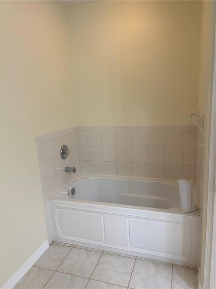 Building Photo - 3971 Square E Ln