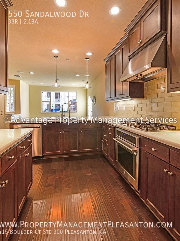 Building Photo - 550 Sandalwood Dr