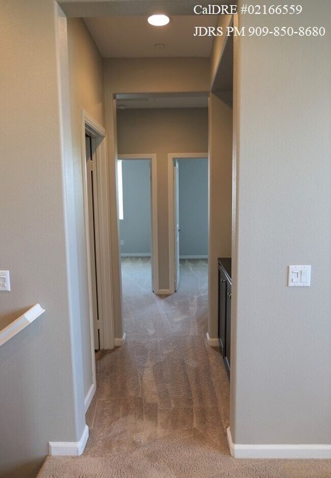 Building Photo - Ontario 3 Bedroom Condo