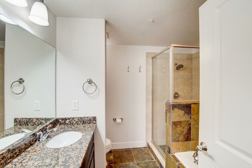 Building Photo - 5519 Lillehammer Ln