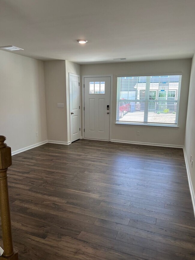 Building Photo - Pristine 3BR Townhouse in Arden