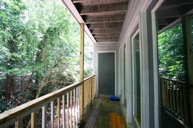 Building Photo - 1300 Park Glen Dr