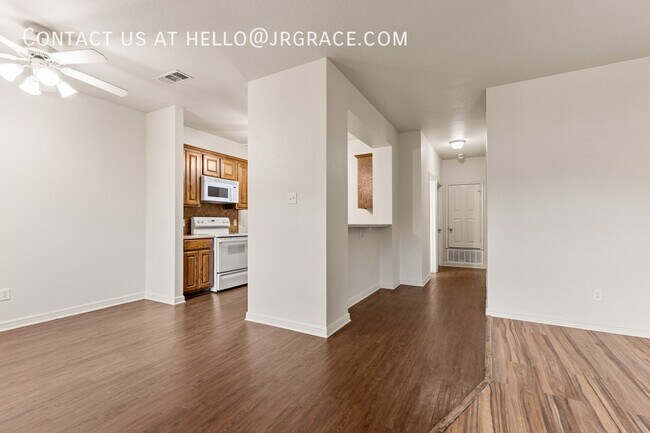 Building Photo - 2100 Breezy Dr